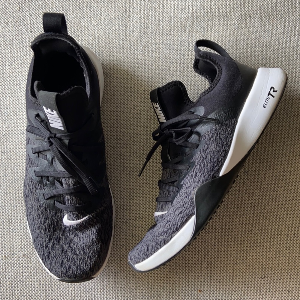 Nike Elite Trainer Athletic Sneakers
